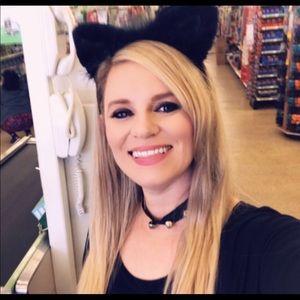 Meet your Posher, Hollie